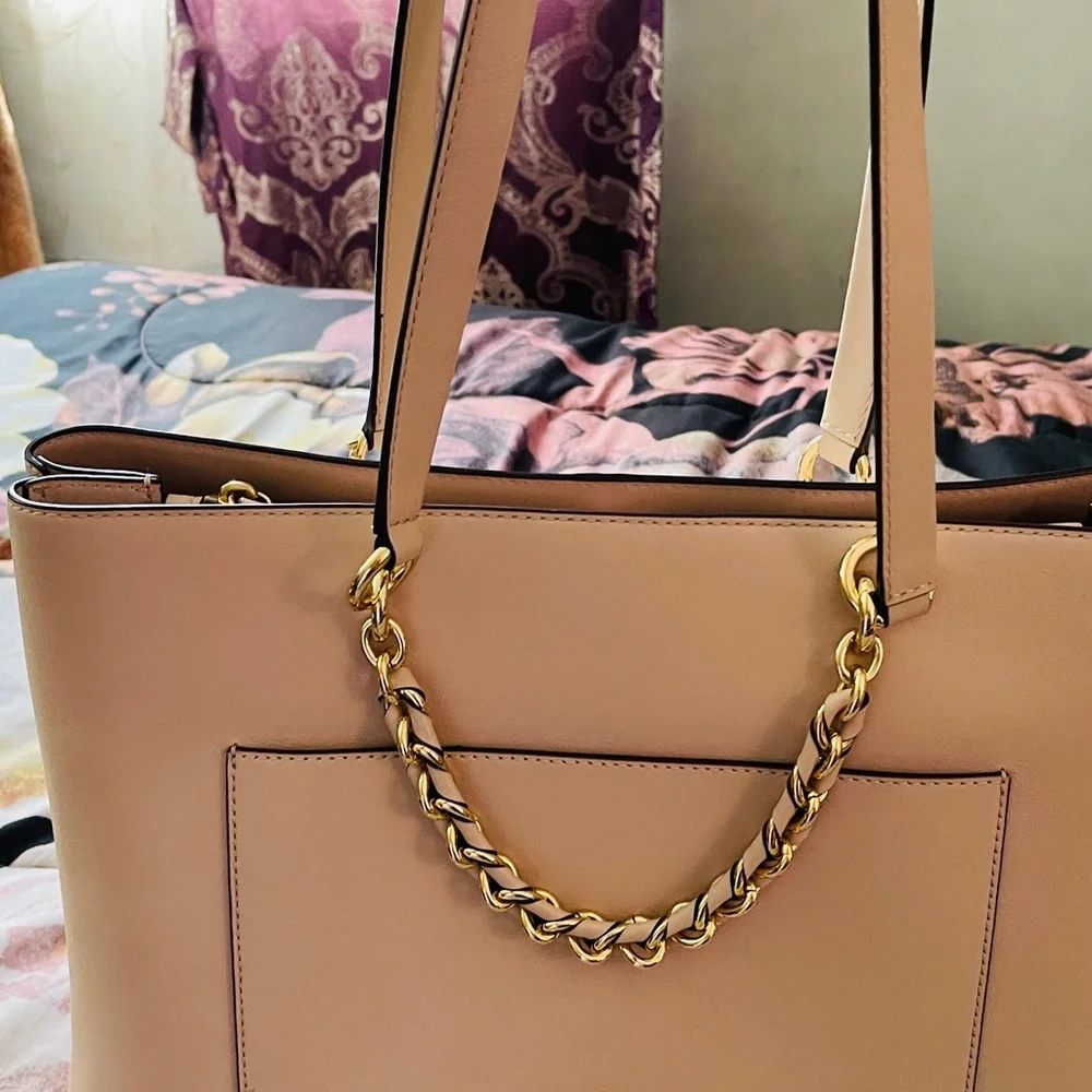 Michael kors bags, brand new and from a smoke free. - Picture 5 of 5